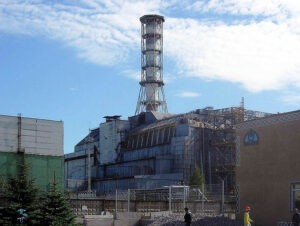 De ontplofte reactor in Tsjernobyl, ingepakt in een betonnen sarcofaag, is nog steeds een stille getuige van de ramp die daar in 1982 plaatsvond.