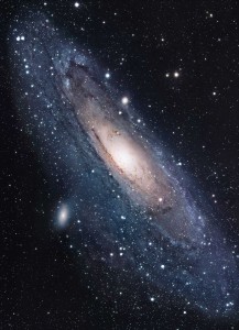 Spiraalstelsels zoals de Melkweg hebben een dichte kern, bestaande uit oude metaalarme sterren.