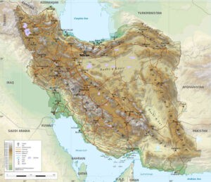 Het bewoonde deel van Iran bestaat uit bergketens, die een lege woestijn omringen. Bizar, maar Iran doet het als land door de eeuwen heen redelijk goed.