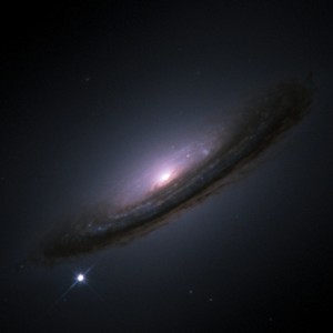 Een supernova kan de helderheid van een heel melkwegstelsel benaderen. Op 30 lichtjaar kan een supernova 1% van de helderheid van de Zon bereiken.
