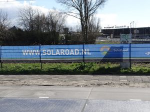 De Nederlandse start-up Solaroad produceerde de eerste zonneweg in Nederland. Bron: By Blueknight - Own work, CC BY-SA 4.0, https://commons.wikimedia.org/w/index.php?curid=39412445
