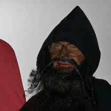 De Zwitserse Schmutzli speelt de rol van de Zwarte Piet in de lage landen. Hij wordt eveneens vergezeld door een bisschop met kromstaf. Bron: profielfoto Twittergebruiker @iamschmutzli